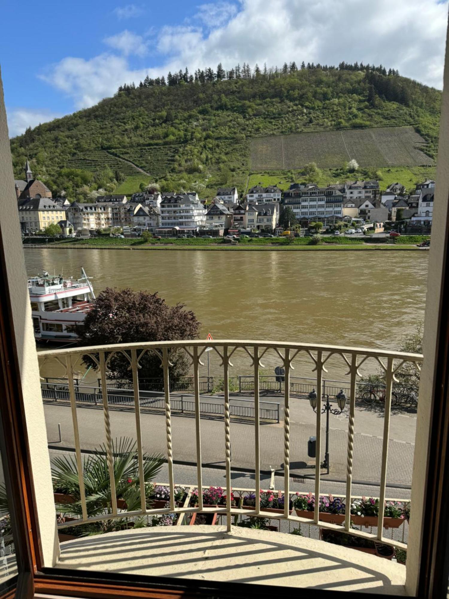 Holiday Apartment Mit Moselblick Im Moselhaus Cochem Exterior foto